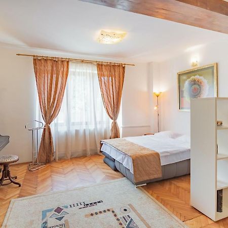 Bed&Wine In The Center Of Oradea Apartment Екстериор снимка