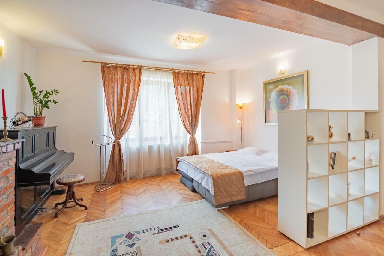 Bed&Wine In The Center Of Oradea Apartment Екстериор снимка