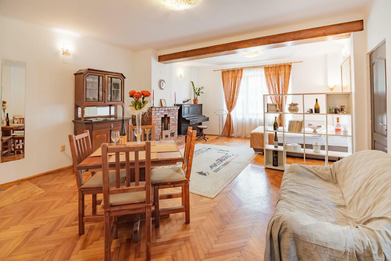 Bed&Wine In The Center Of Oradea Apartment Екстериор снимка