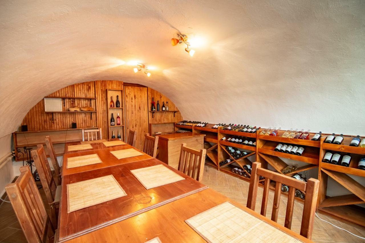 Bed&Wine In The Center Of Oradea Apartment Екстериор снимка